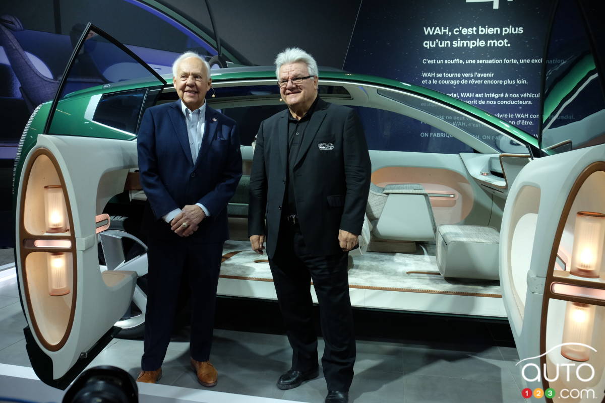 Le Hyundai Seven concept, accompagné d'Yvon Cournoyer et Marcel Dionne